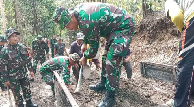 BSMSS Kodim 0614/Kota Cirebon Garap Pengaspalan Jalan.