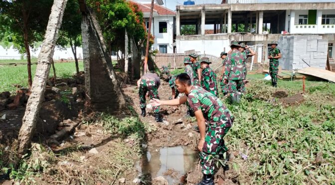 Karya Bakti Kodim 0620/Kab Cirebon Pasca Bencana Alam Banjir di Pesantren Khairiyah
