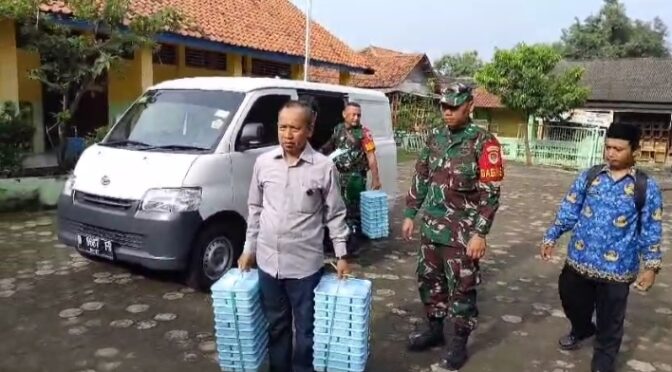 Monitoring Pendistribusian Makan Bergizi Gratis oleh Sertu Abas Taman di Kabupaten Cirebon