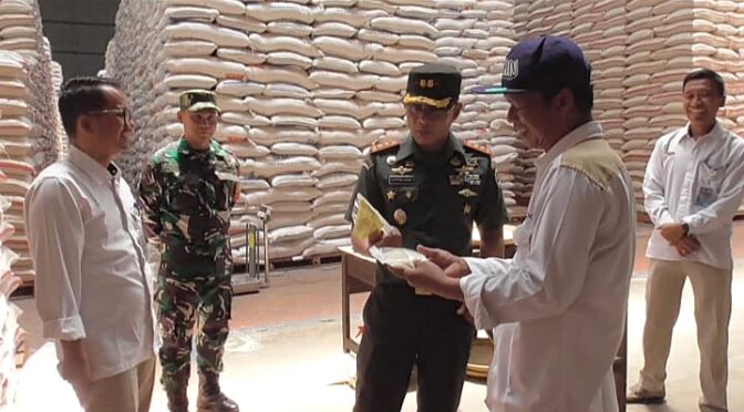 Dandim 0614/Kota Cirebon Laksanakan Peninjauan Serap Beras Bulog di Wilayah Kota Cirebon