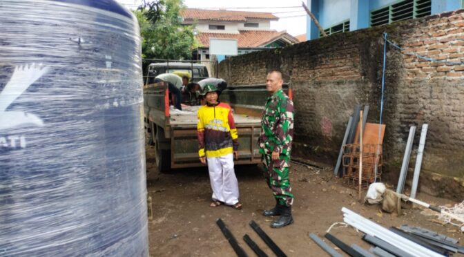 Danramil dan Babinsa Bersama Tim Sterad Melaksanakan Kegiatan TNI AD Manunggal Air di Cirebon