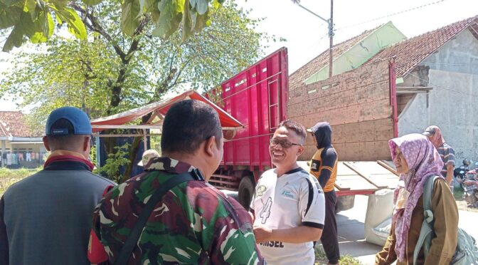Pendampingan Ketahanan Pangan oleh Babinsa Desa Dawuan dan Bulog Cirebon dalam Penyerapan Gabah Petani