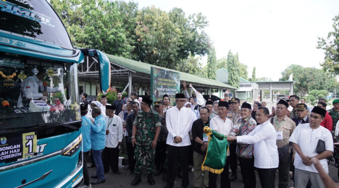 Sebanyak 353 calon haji dari Kota Cirebon diberangkatkan dari Makorem 063/SGJ