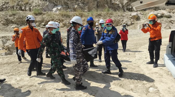Kerja Keras Tim Membuahkan Hasil, Korban Longsor Galian C Gunung Kuda Berhasil, Kini Bertambah