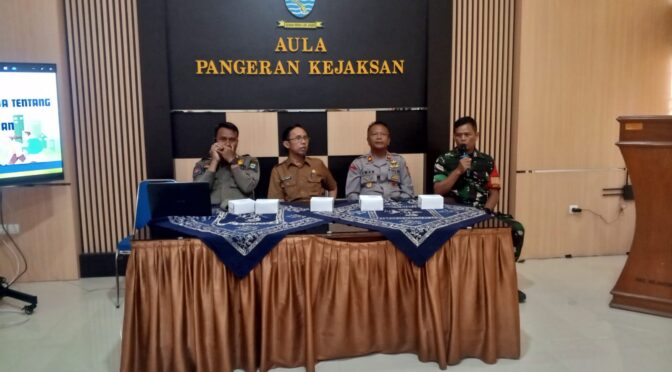 Danramil 1404/Kejaksan dan Babinsa Hadiri Rakor Trantibum Penegakan Perda Penanganan Sampah.