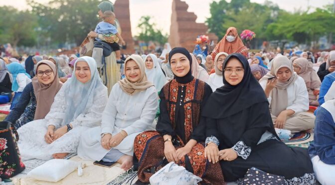 Dandim 0614/Kota Cirebon Beserta Istri Ikuti Salat Idul Adha 1446 H Bersama Forkopimda di Masjid At-Taqwa