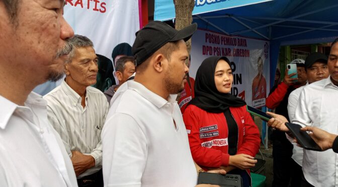 DPD PSI Kabupaten Cirebon Bagikan Kacamata Gratis