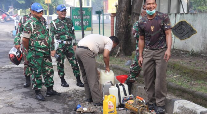 Cegah kasus DBD, Korem 063/SGJ Melaksanakan Fogging di Makorem dan Lingkungan Asrama.