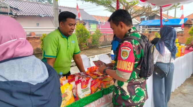 Babinsa Koramil 0620-17/Ciwaringin Hadiri Kegiatan Pasar Murah di Desa Budur