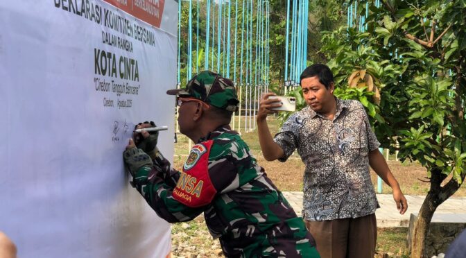 Babinsa Kelurahan Kalijaga Hadiri Pelatihan Penanggulangan Bencana Bersama Satlinmas