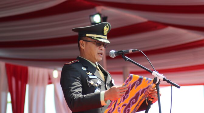 Dandim 0614/Kota Cirebon Bacakan Teks Pancasila pada Upacara HUT ke-80 RI di Stadion Bima